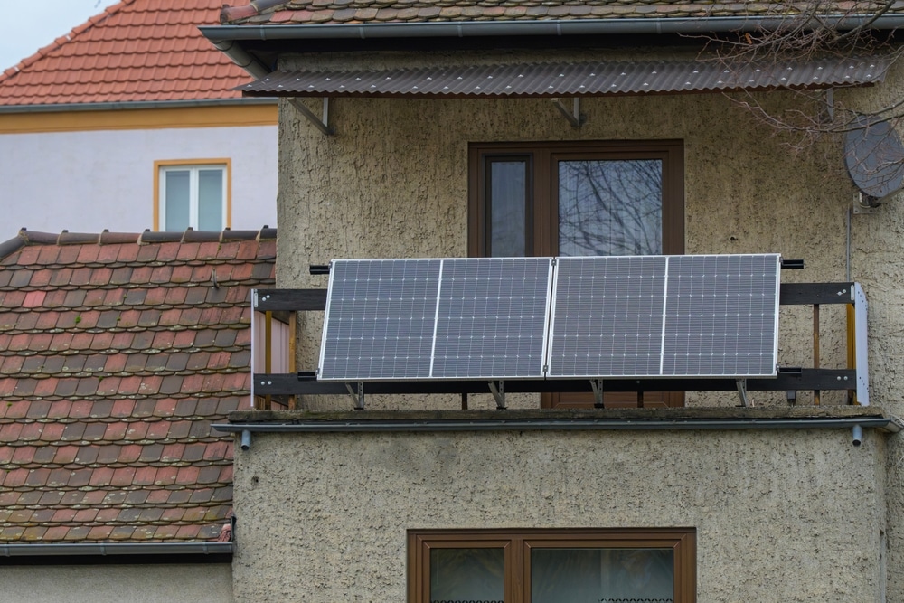 DIY-Sonnenkraft Wie man ein Balkonkraftwerk selbst installiert